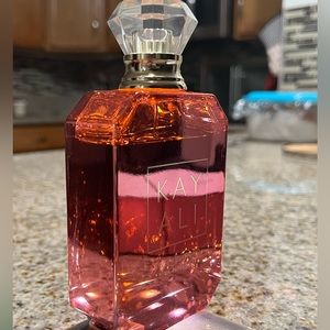 3.4os / 100ml bottle of kayali sweet diamond pink pepper